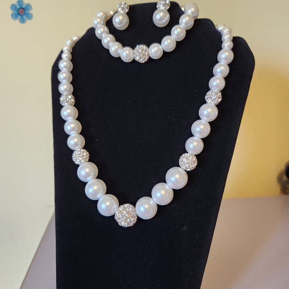 Beautiful Glass Pearl Jewelry Set - Picture 3 of 7